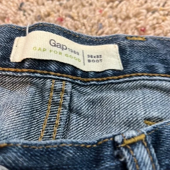 Gap medium wash slightly faded mens jeans - Picture 3 of 5